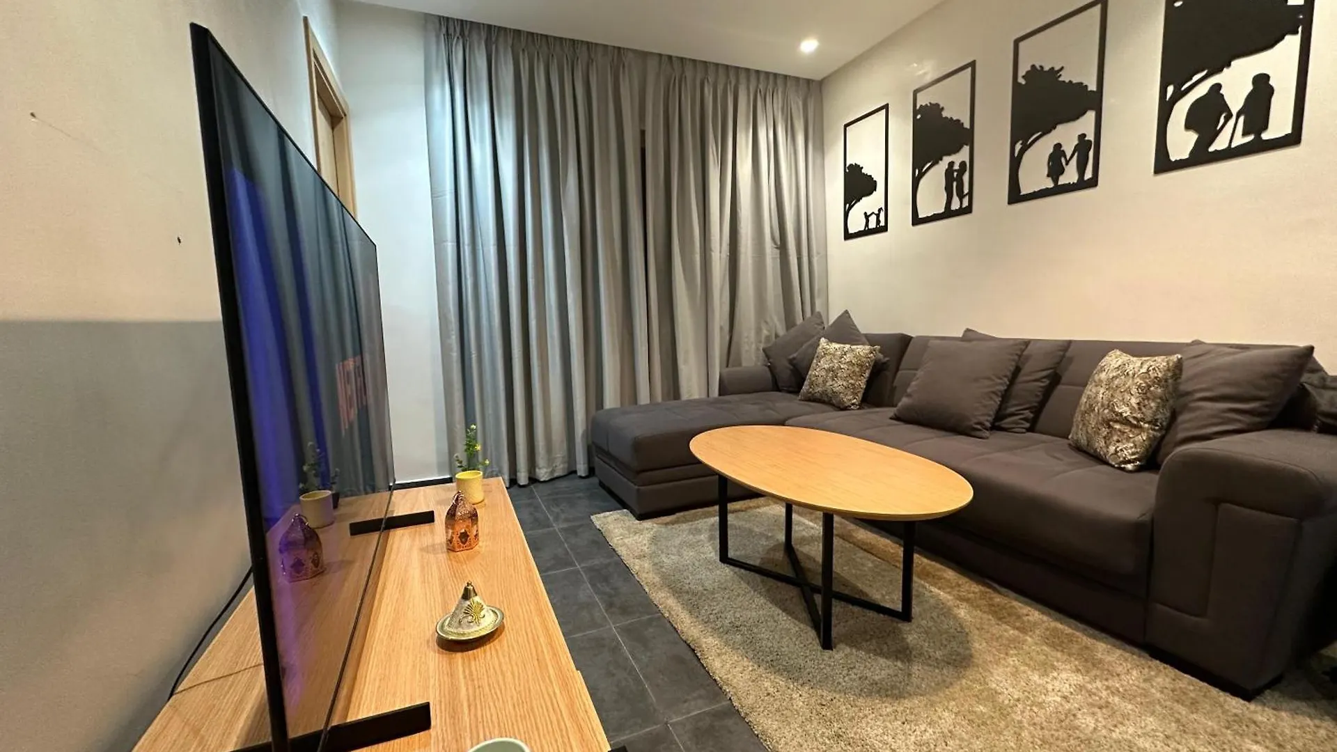 Appartement Lumineux Bien Equipe Derriere Hotel Idou Anfa Pas De Vis-A-Vis Casablanca Apartment